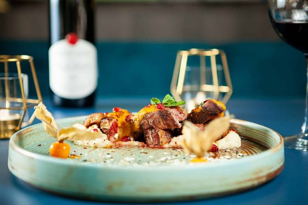 Quels sont les secrets pour réussir une crème brûlée parfaite dans un restaurant français?