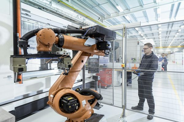 Comment choisir un robot pâtissier avec programme de nettoyage automatique pour un entretien réduit?